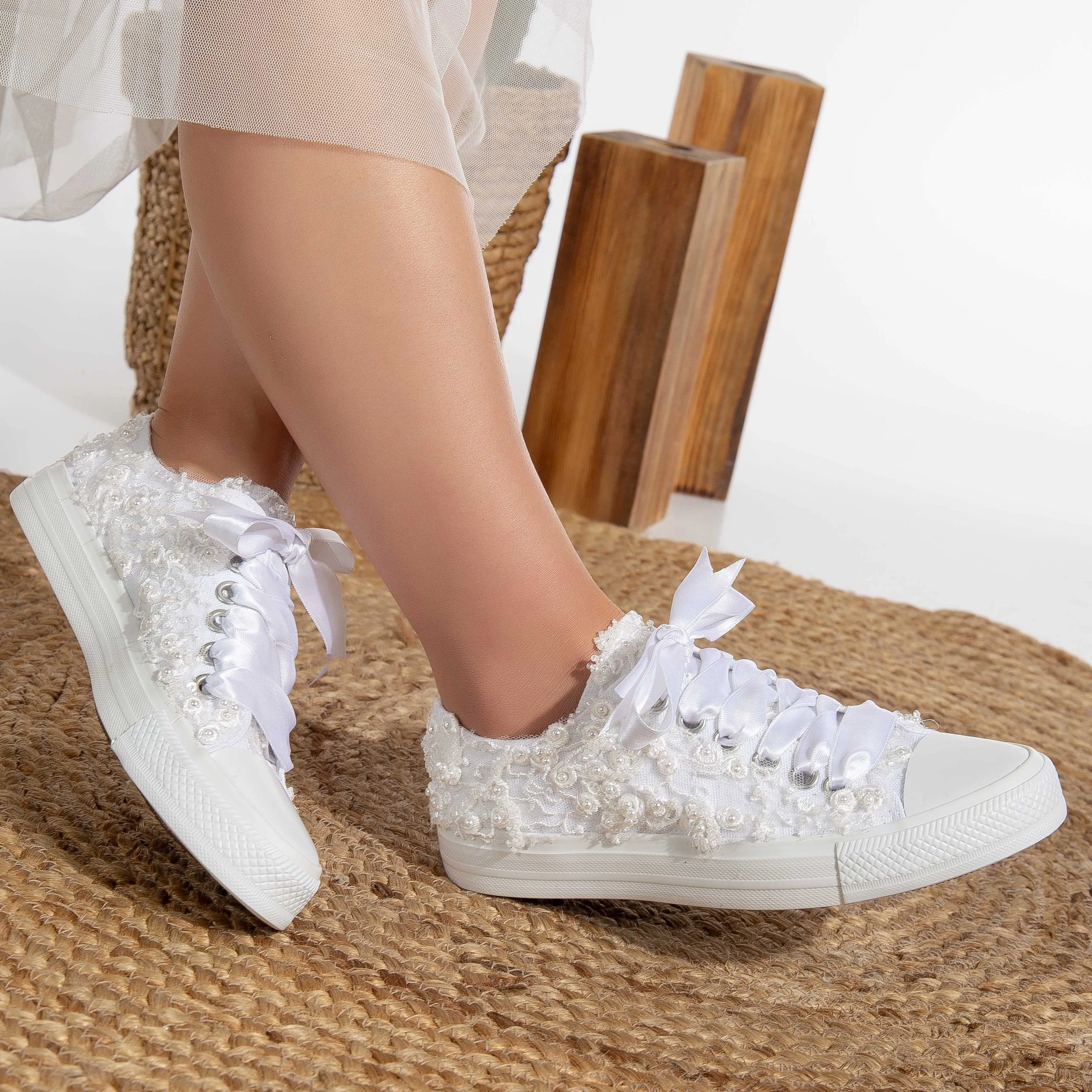 Bailey - White Low Wedding Converse