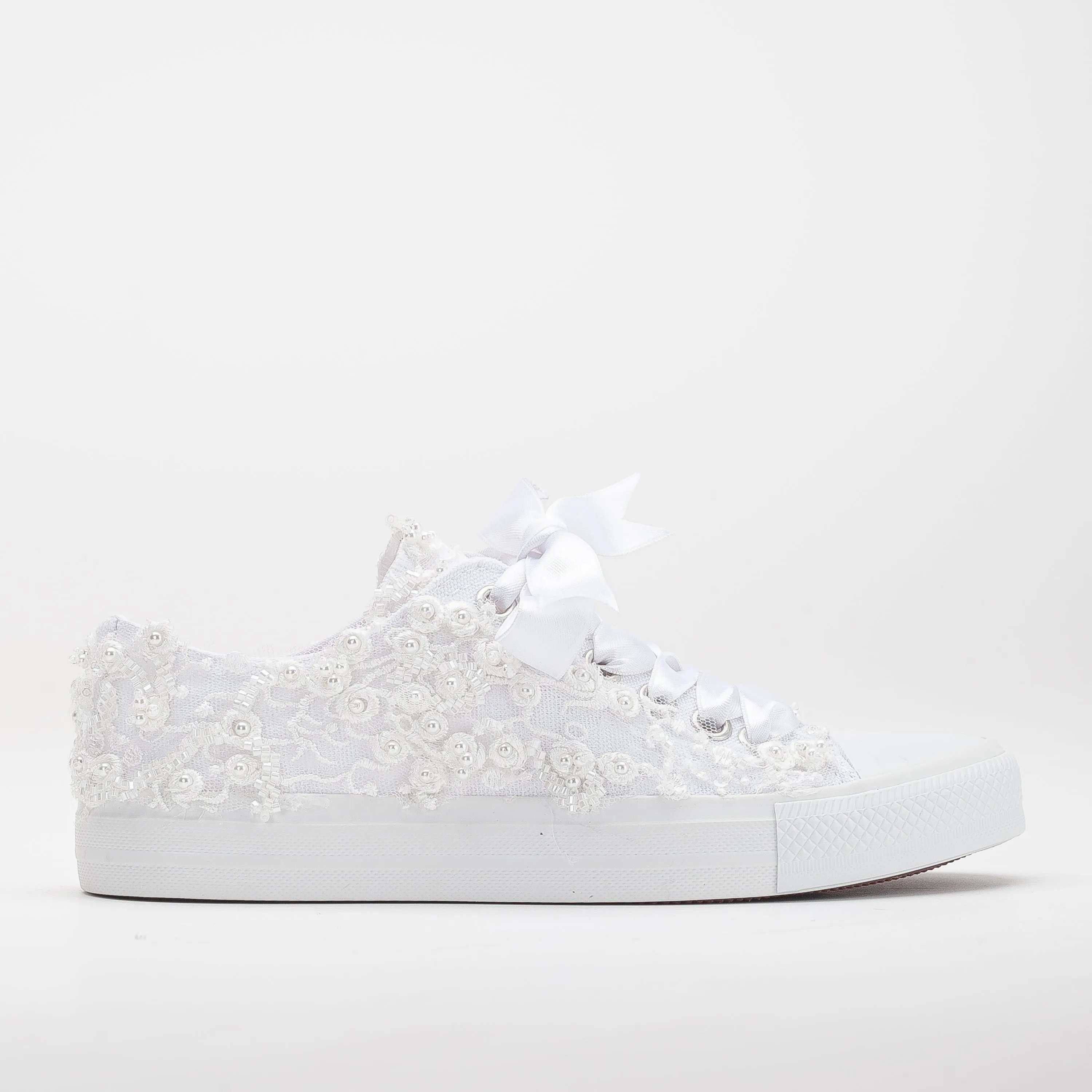 Bailey - White Low Wedding Converse