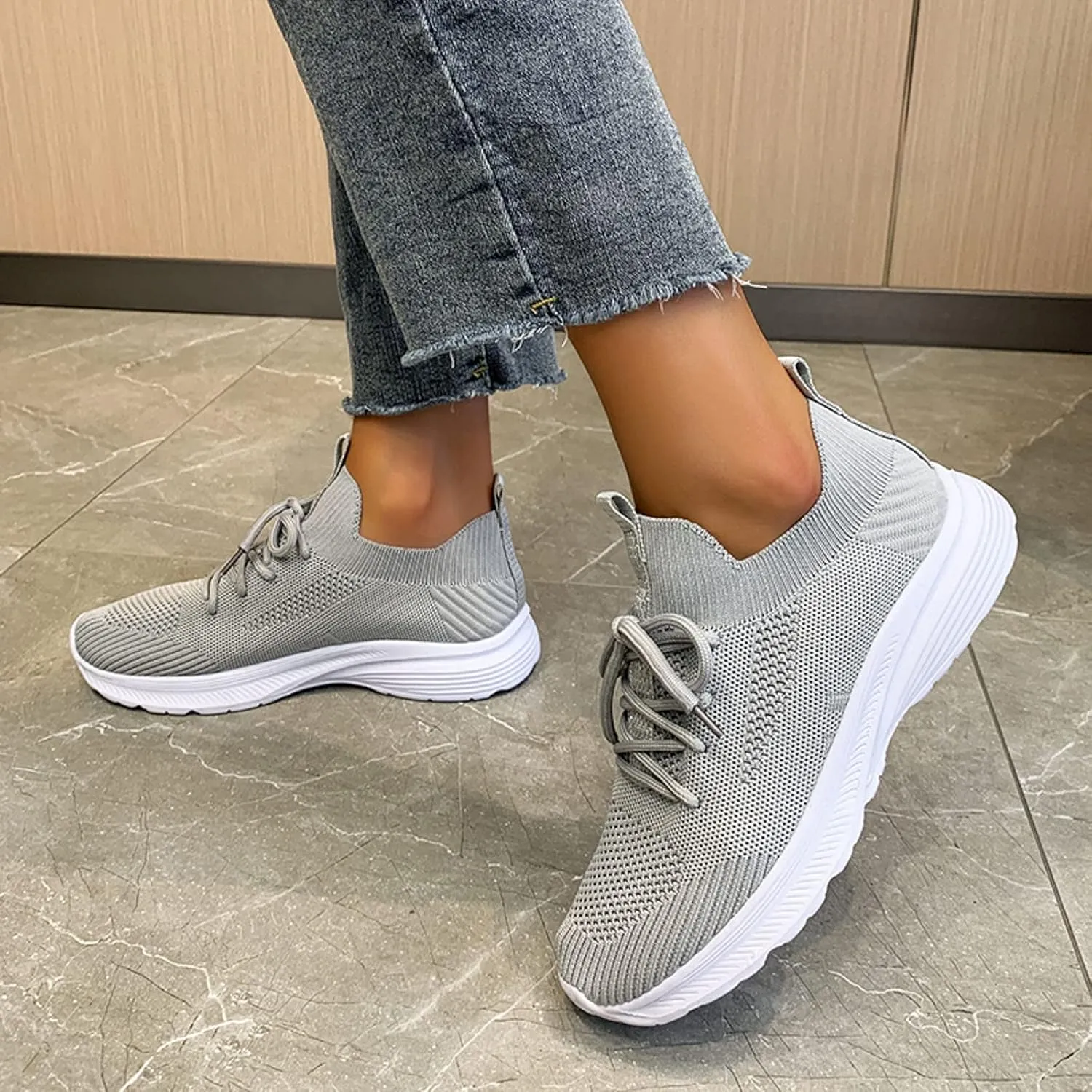 Fashion Spring and Summer Women Sports Shoes Flat Bottom Lightweight Flying Woven Mesh Cushioning Water Shoes Adults