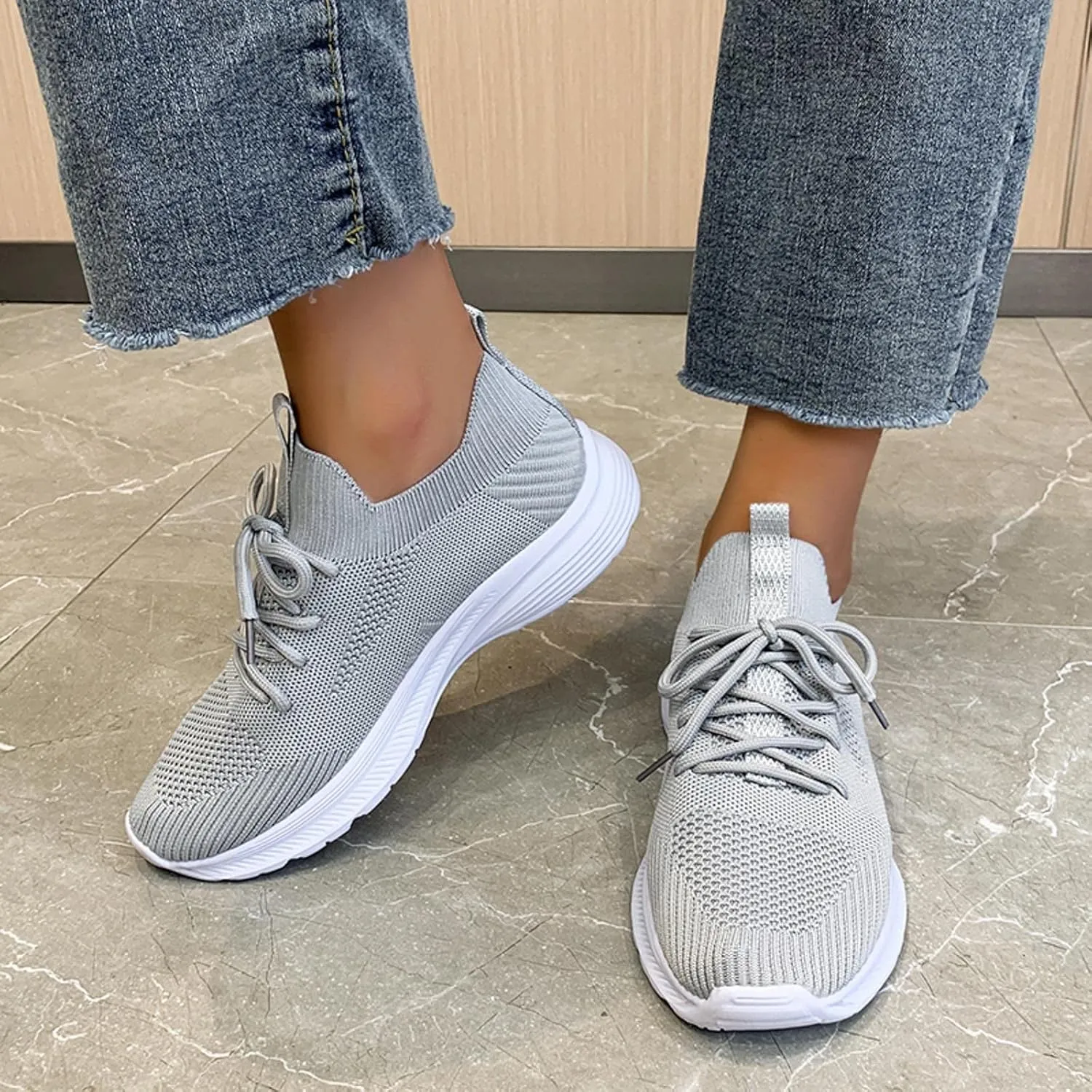 Fashion Spring and Summer Women Sports Shoes Flat Bottom Lightweight Flying Woven Mesh Cushioning Water Shoes Adults