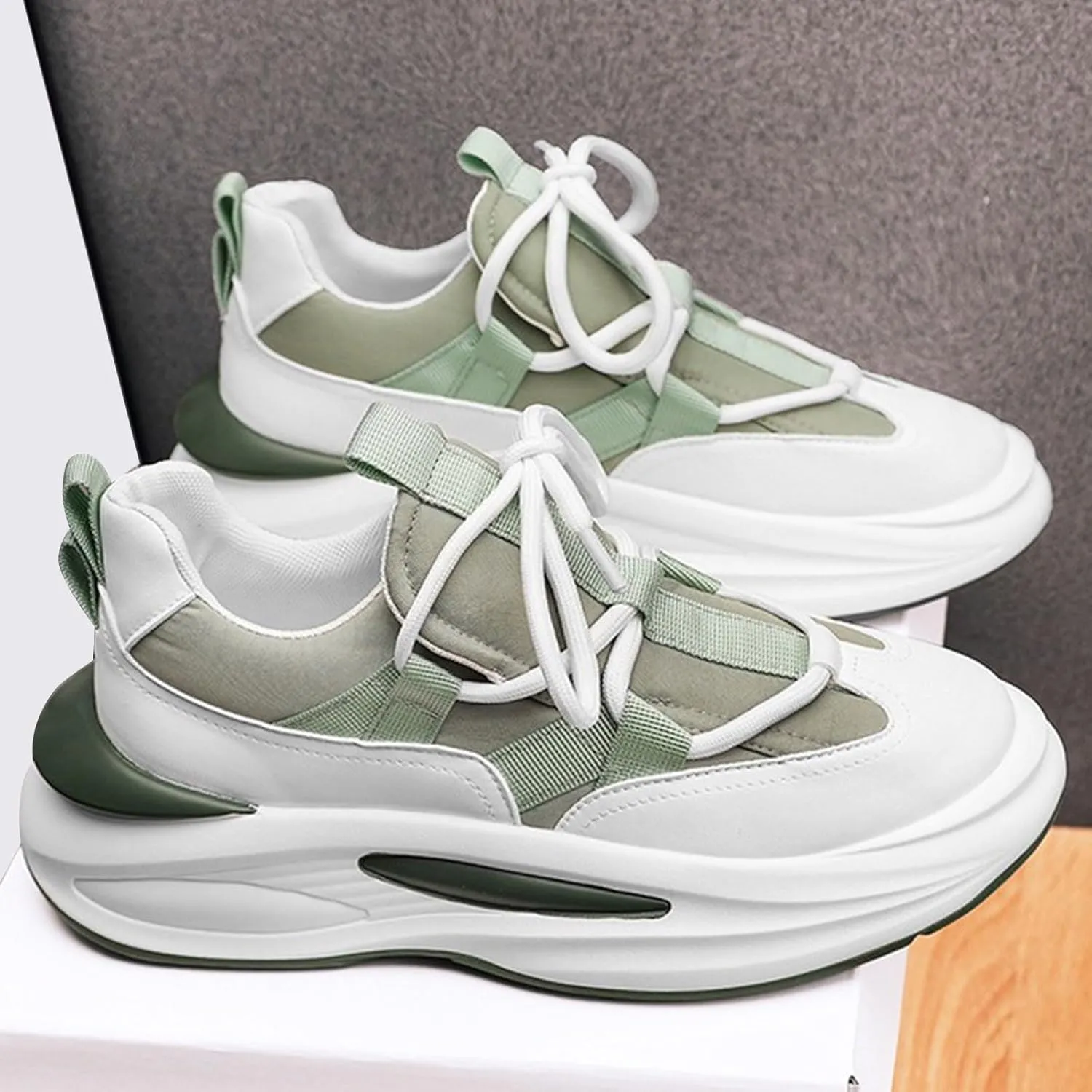 Men's Slip Shoes Fashion Summer and Men Sneakers Fly Woven Mesh Breathable and Comfortable Slip On