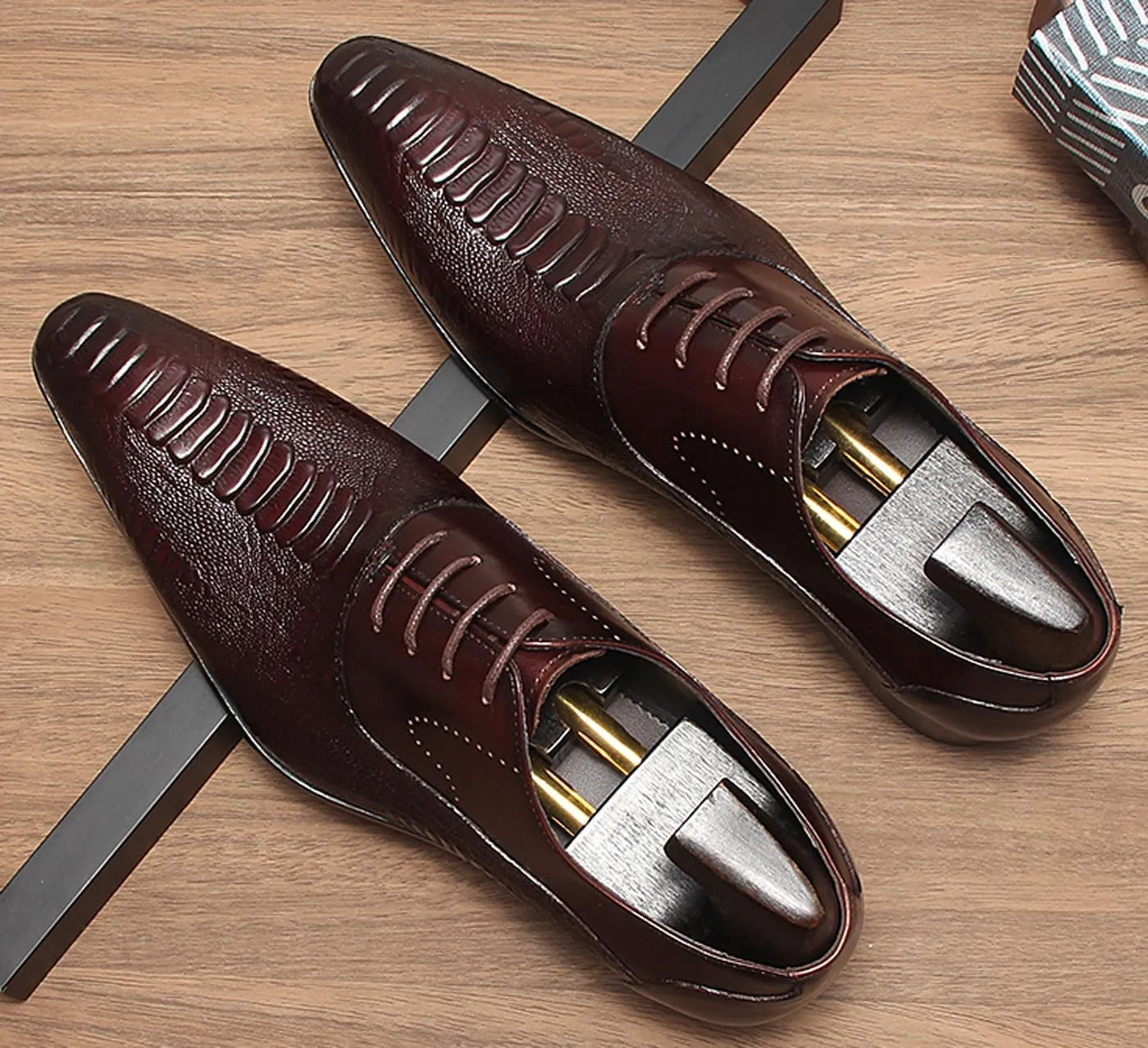 Santimon Men??s Leather Oxford Dress Shoes ?C Classic Lace-Up Formal Derby Shoes with Crocodile Embossed Detailing, Anti-Slip Sole & Cushioned Insole for Business, Wedding & Party