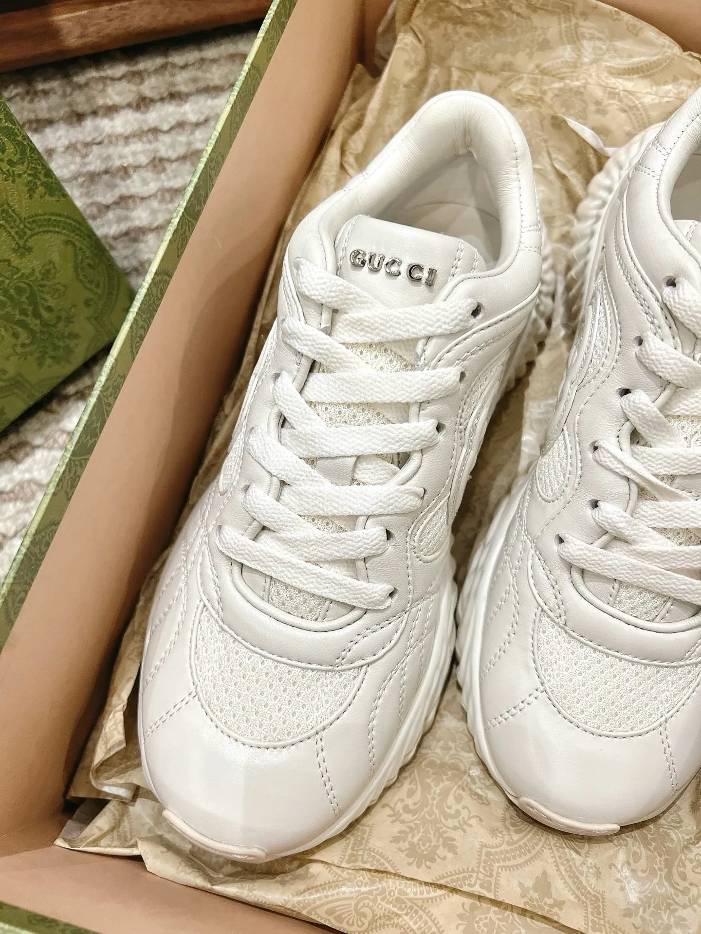 SE1370 Women's Gucci Ripple Sneaker / Size5-11