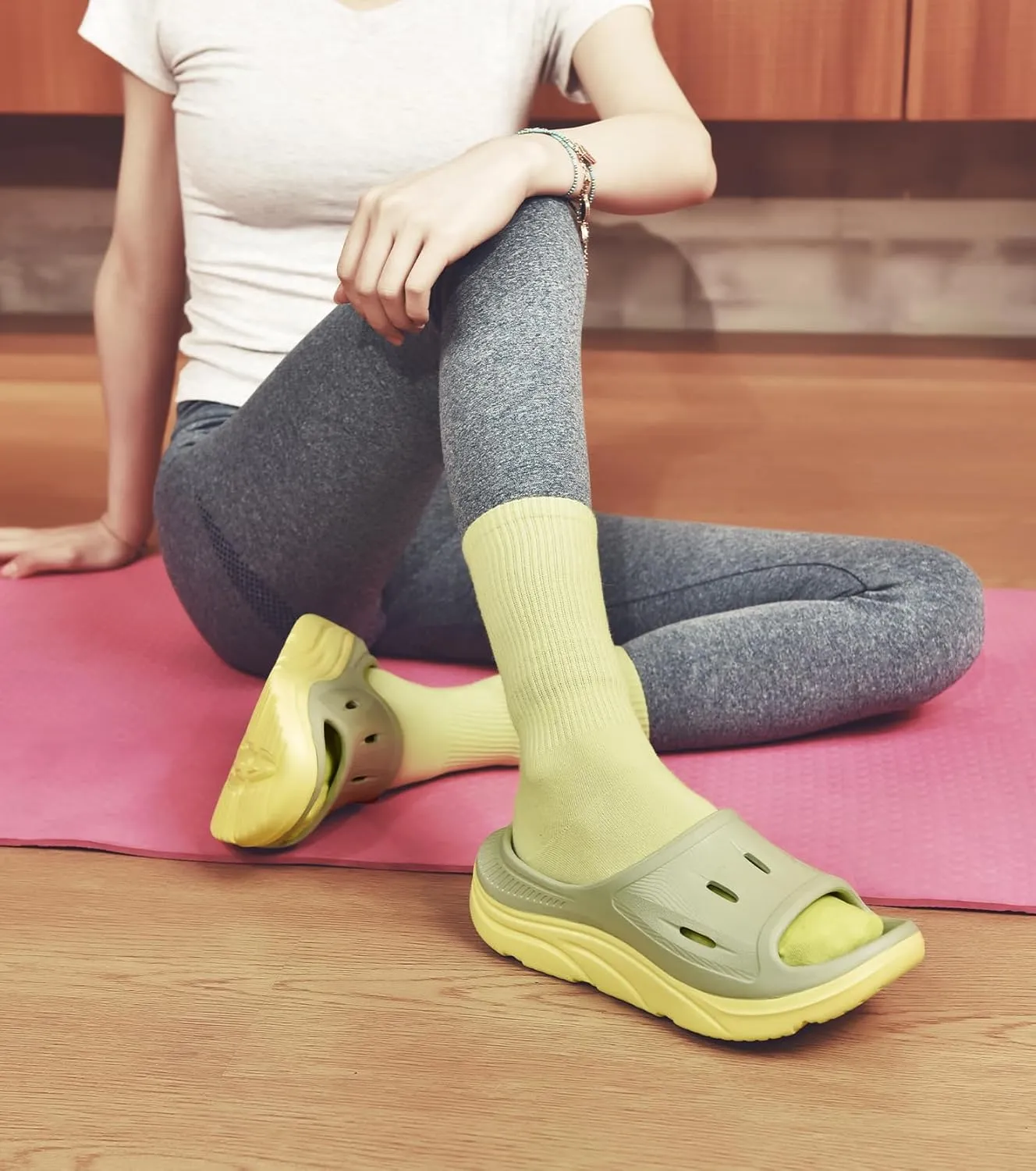 Unisex Adult Recovery Slides, Women and Men??s Plantar Fasciitis Thick Cushion Sandals with Arch Support, Orthotic Athletic Comfortable Lightweight Slippers for Indoor Outdoor