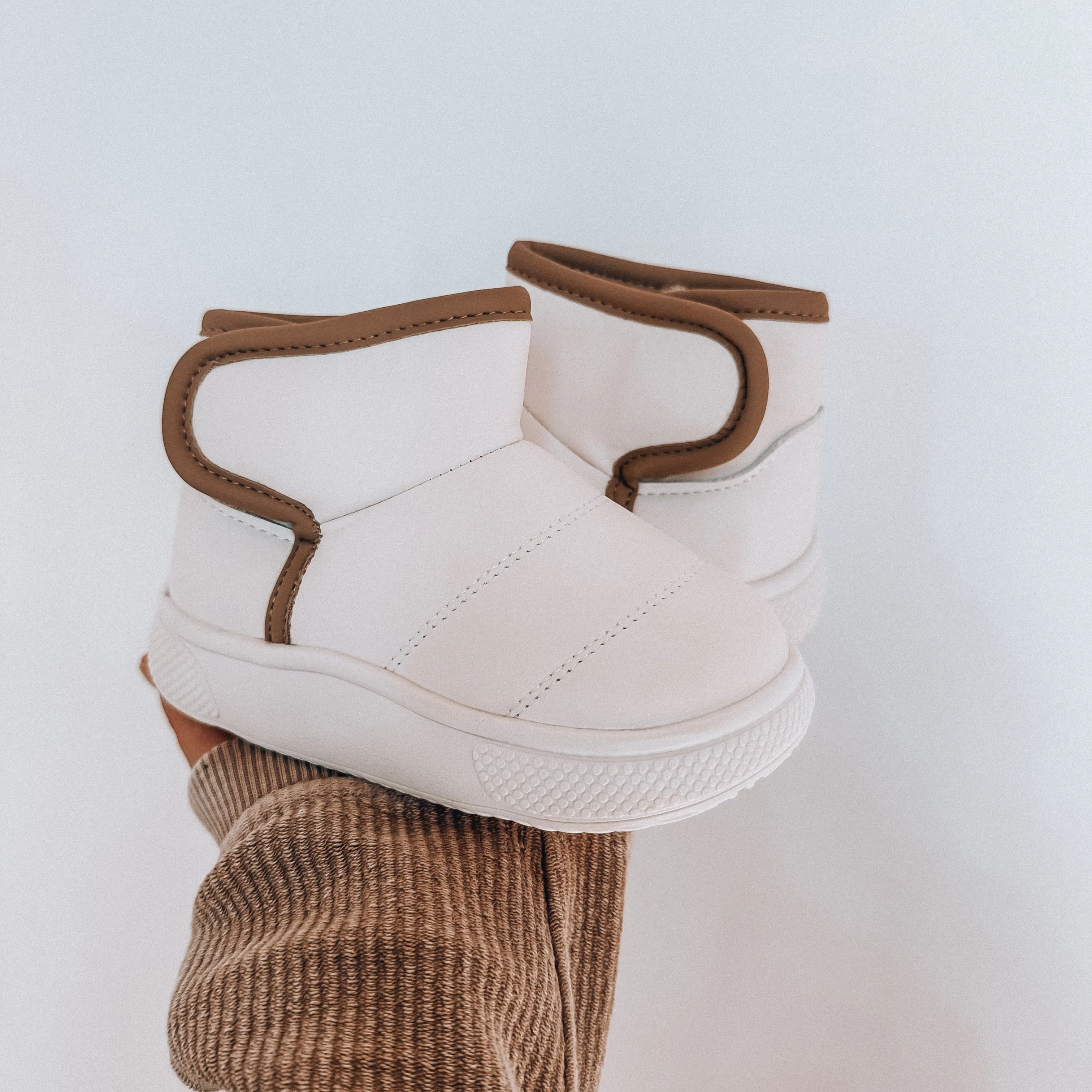 White/Tan Fur Lined Winter Boots